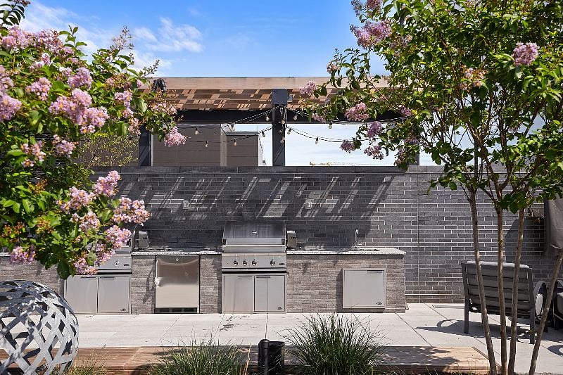 Rooftop Deck - grills