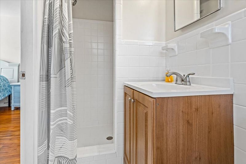 Primary private bathroom
