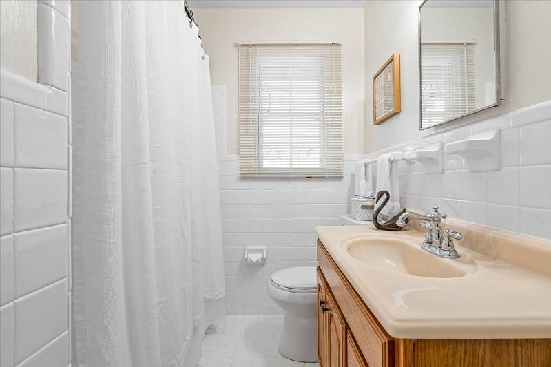 2nd bathroom
