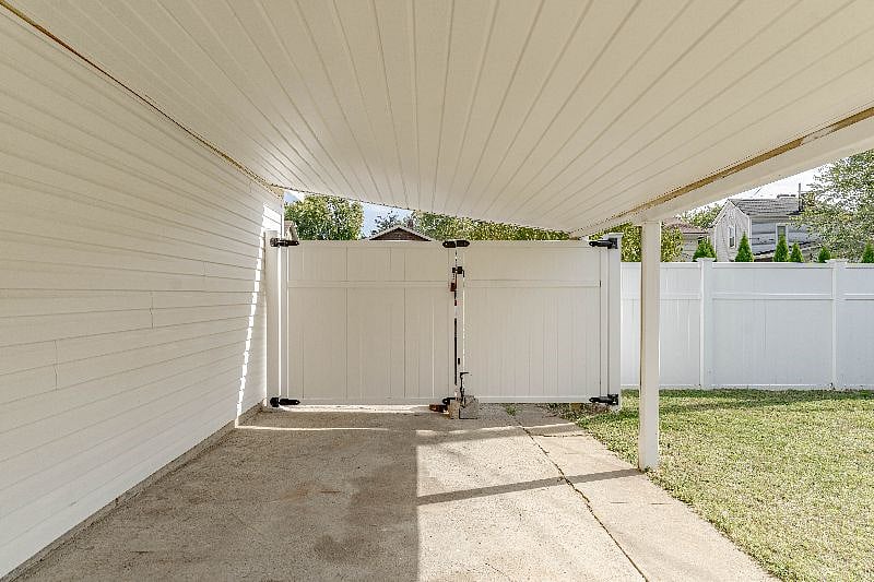 1 car carport.