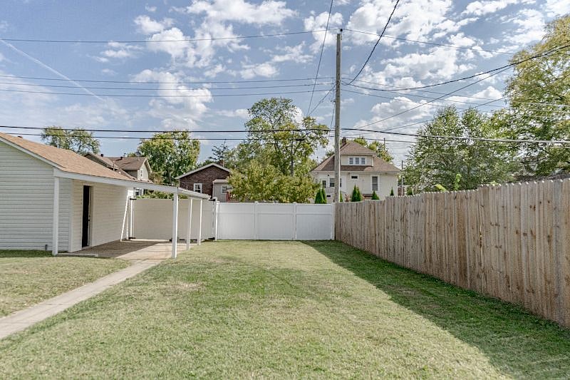 Right side of backyard. 1 car carport and 2 car garage to the left in this photo.
