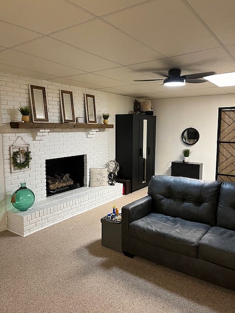 Remote-controlled gas fireplace