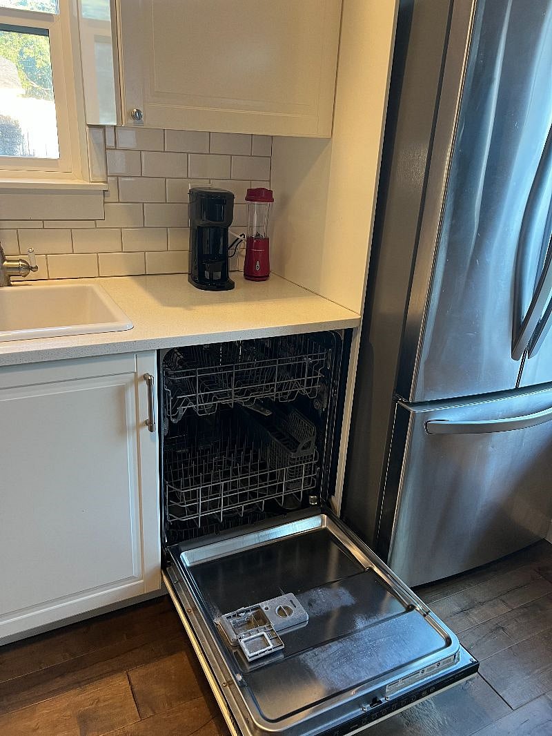 Full size dishwasher included.
