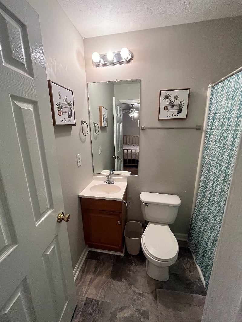 Primary's Bathroom