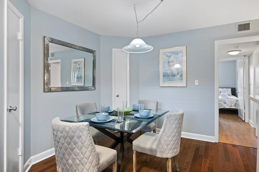 Dining Area seats 4; breakfast bar with 2 chairs