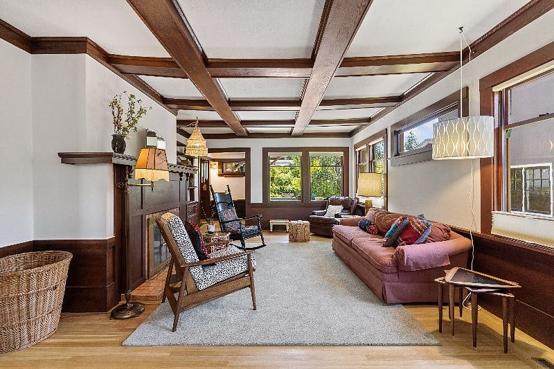 Eclectic Living Room Decor
