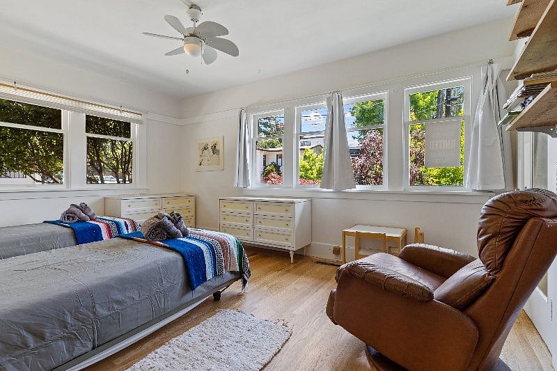 Sunny Main Level Bedroom with Two Twin Beds (can be converted into a King)