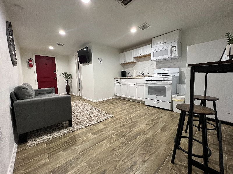 Furnished Finder property 582117_1 photo 1