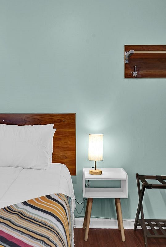 Mahogany headboards, super comfy bed.