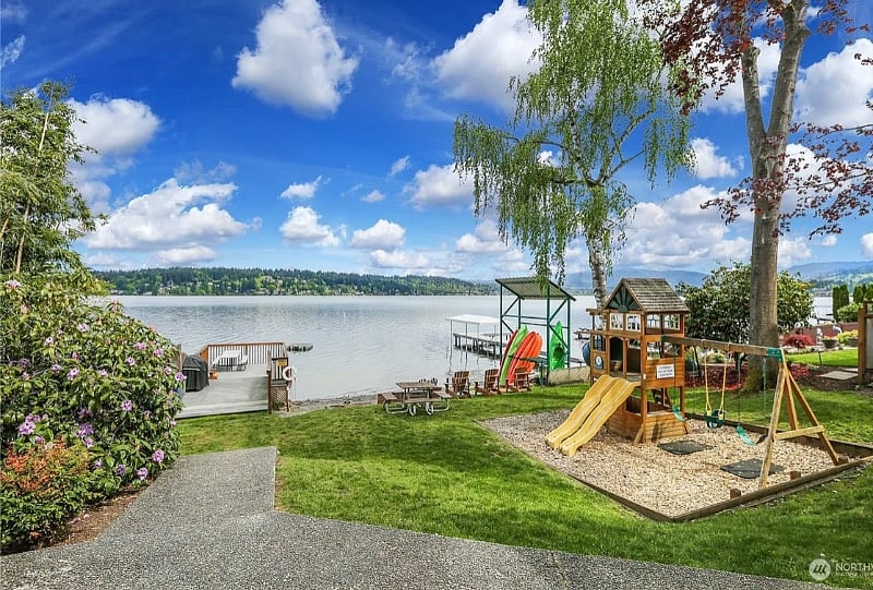 Private neighboorhood beach on lake Sammamish only if you sign a six-month lease.