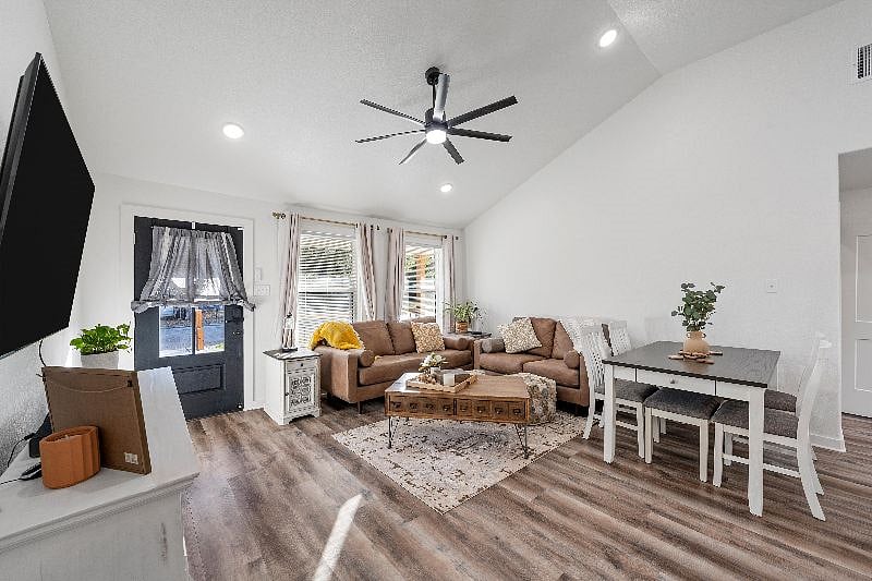Furnished Finder property 582539_1 photo 9