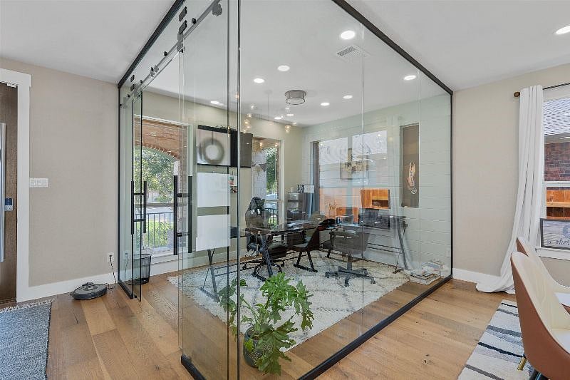 Furnished Finder property 582554_1 photo 3