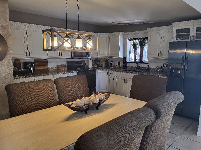 Kitchen seating for 6