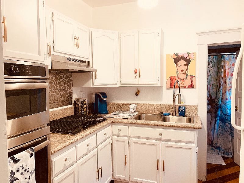 1217 Full Kitchen