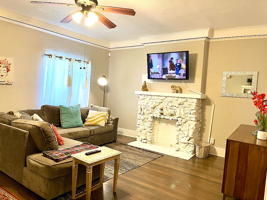 1217 Comfortable Living room