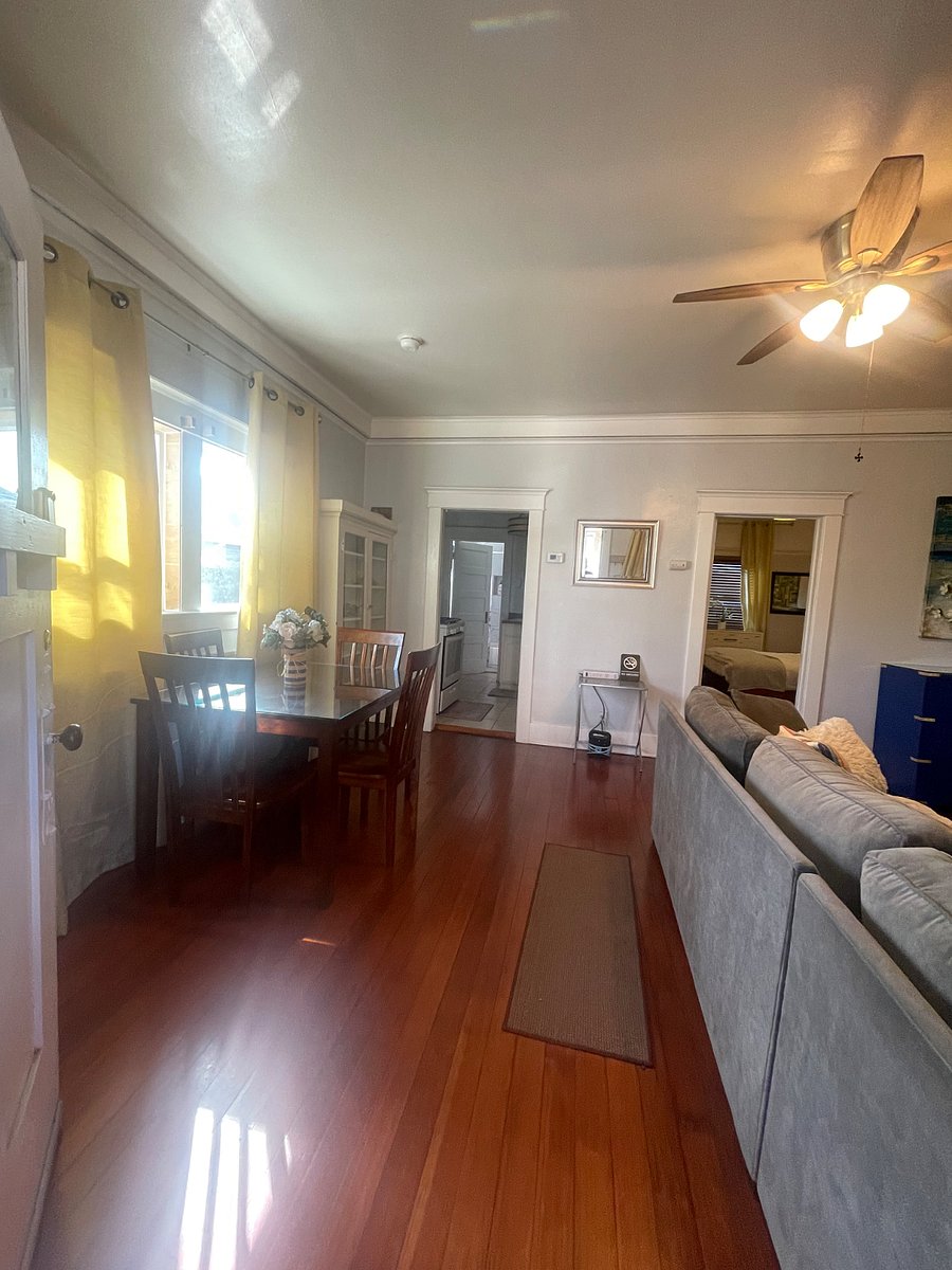 Heart of LA Koreatown bungalow 1bd 1bath NEXT DOOR TO MAIN UNIT ON FF - Living room
https://www.airbnb.com/rooms/17547478?unique_share_id=6ea06c3e-26f1-42ce-80e5-f31775dc9820&viralityEntryPoint=1&s=76