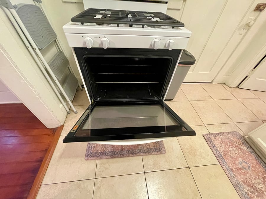 Heart of LA Koreatown bungalow 1bd 1bath NEXT DOOR TO MAIN UNIT ON FF- Kitchen Gas stove
https://www.airbnb.com/rooms/17547478?unique_share_id=6ea06c3e-26f1-42ce-80e5-f31775dc9820&viralityEntryPoint=1&s=76