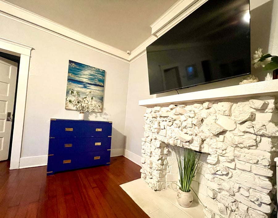 Heart of LA Koreatown bungalow 1bd 1bath NEXT DOOR TO MAIN UNIT ON FF- Living room tv and dresser
https://www.airbnb.com/rooms/17547478?unique_share_id=6ea06c3e-26f1-42ce-80e5-f31775dc9820&viralityEntryPoint=1&s=76