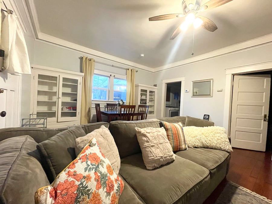 Heart of LA Koreatown bungalow 1bd 1bath NEXT DOOR TO MAIN UNIT ON FF- living room facing table or work space
https://www.airbnb.com/rooms/17547478?unique_share_id=6ea06c3e-26f1-42ce-80e5-f31775dc9820&viralityEntryPoint=1&s=76