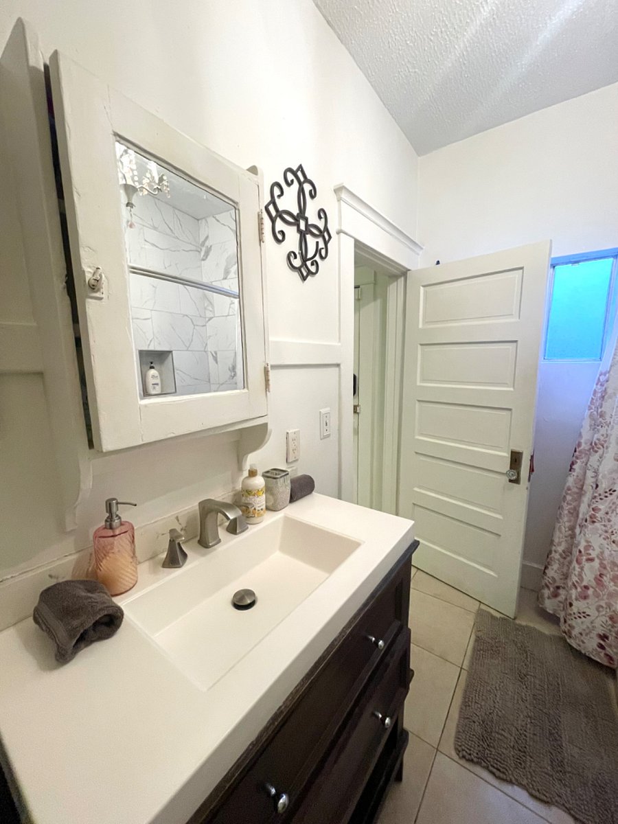 Heart of LA Koreatown bungalow 1bd 1bath NEXT DOOR TO MAIN UNIT ON FF- Bathroom sink
https://www.airbnb.com/rooms/17547478?unique_share_id=6ea06c3e-26f1-42ce-80e5-f31775dc9820&viralityEntryPoint=1&s=76