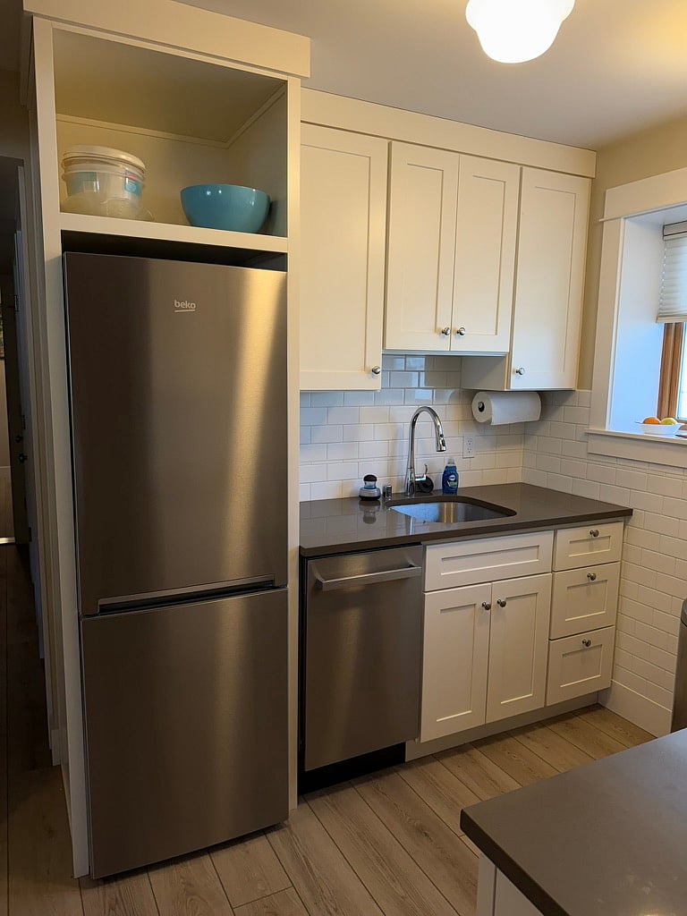 Sink, Dishwasher and refrigerator