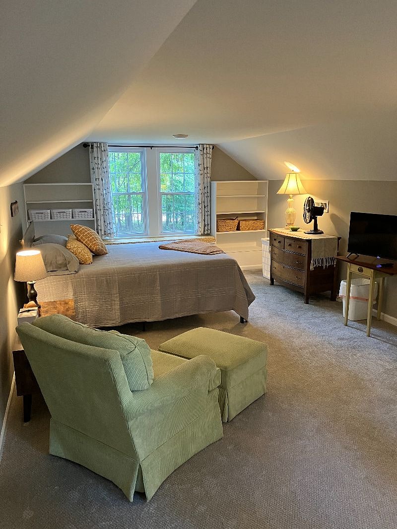 Bedroom suite 20'x15'