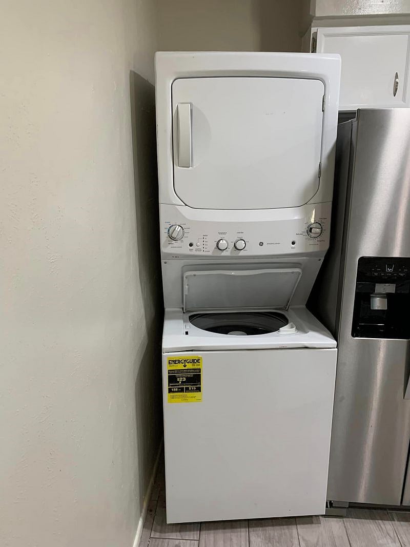 Washer & Dryer In-Unit makes laundry easy, with fresh linens included.