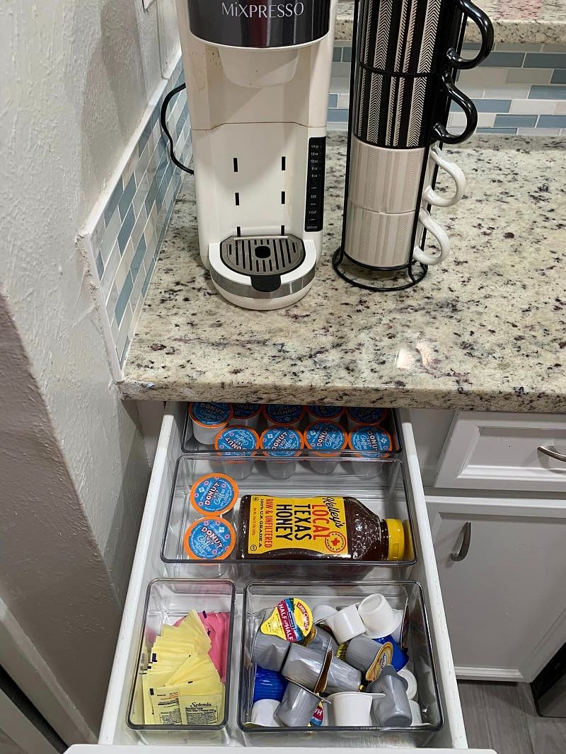 Full Coffee Bar
Keurig + traditional coffee pot for every coffee lover