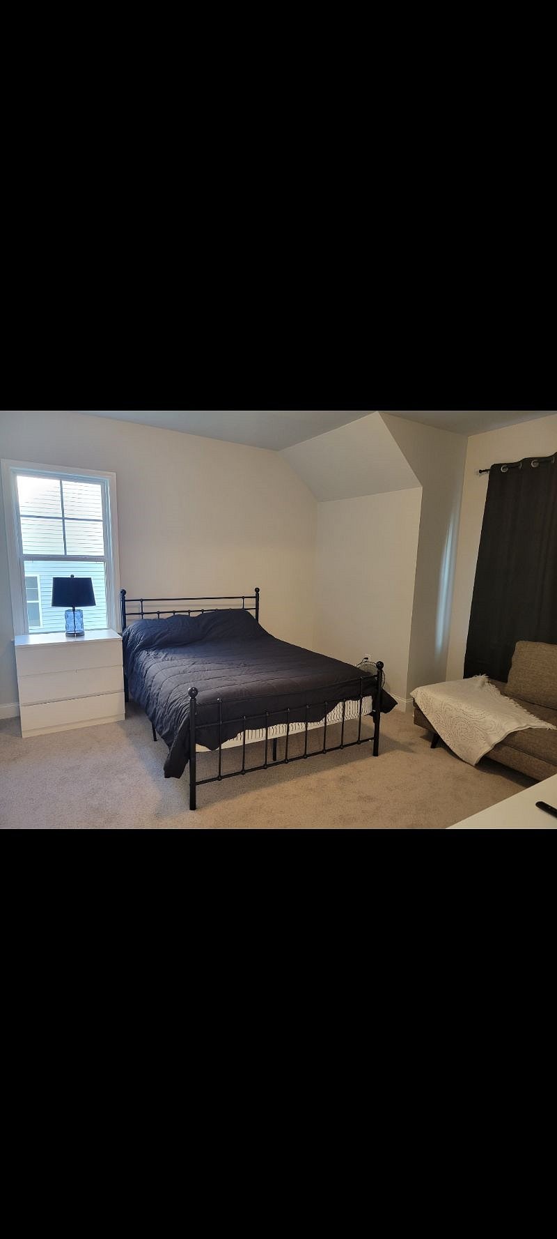 1st BEDROOM 