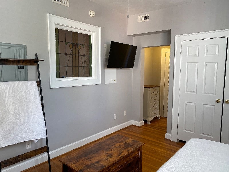 Wall mounted Tv swivels for comfortable viewing