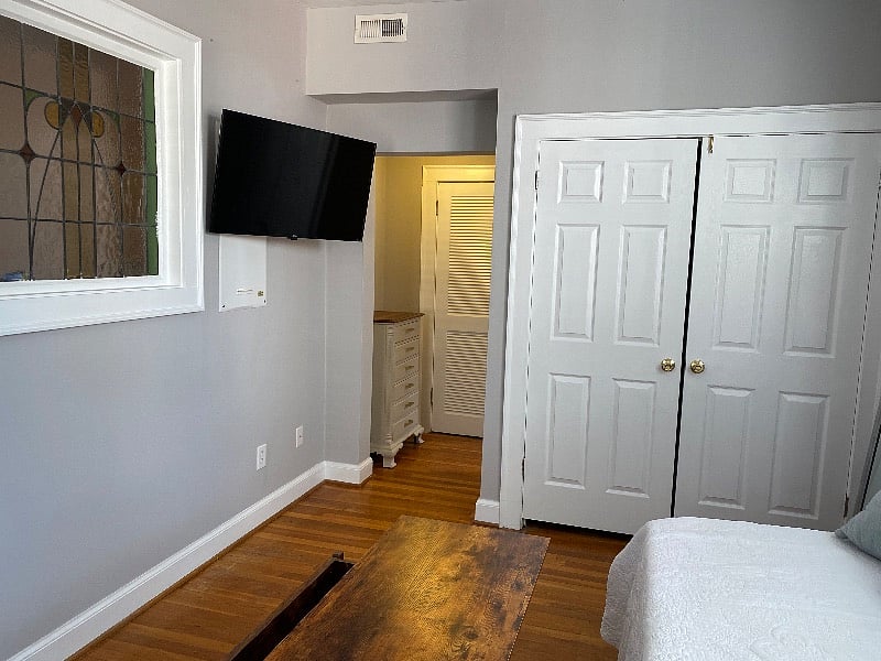Wall mounted Tv swivels for comfortable viewing