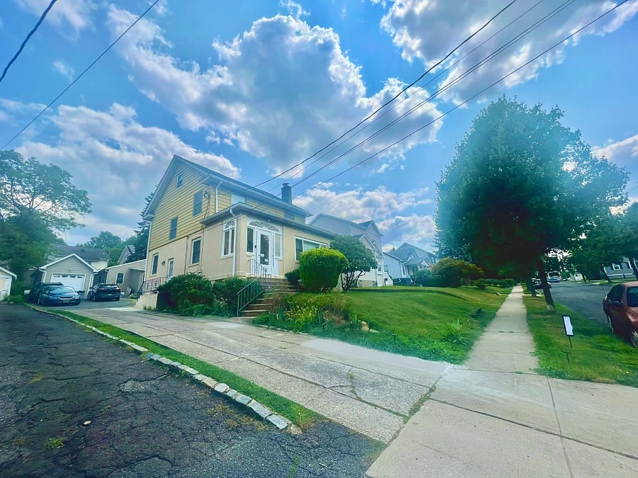Plenty of (very wide) street and driveway parking
