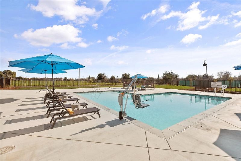 Furnished Finder property 583171_1 photo 32