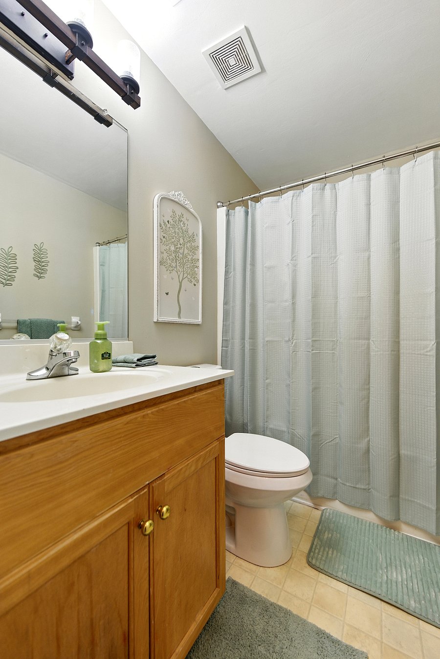 Hallway full bath