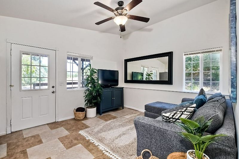 Furnished Finder property 583578_1 photo 8
