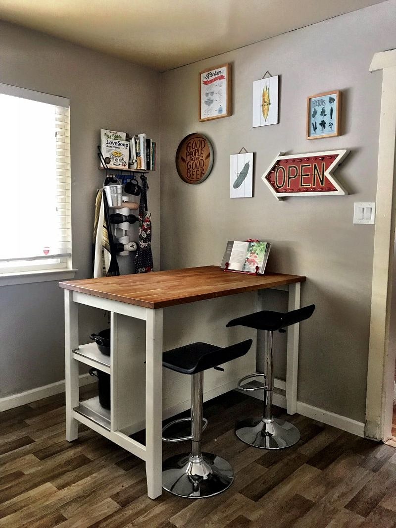 Fully equipped kitchen and seating for two