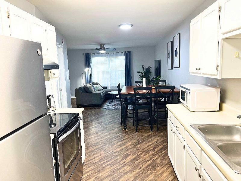 Furnished Finder property 583747_1 photo 3
