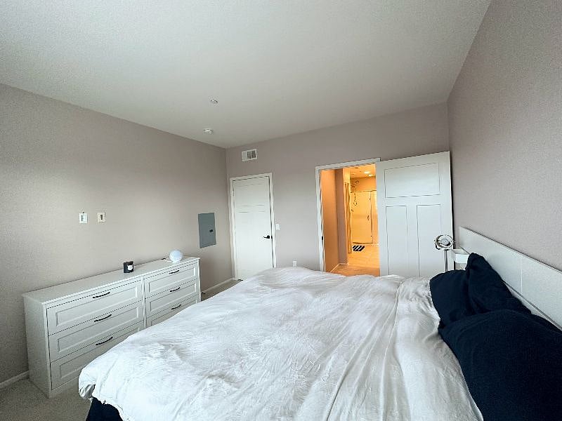 Bedroom w King Size Bed