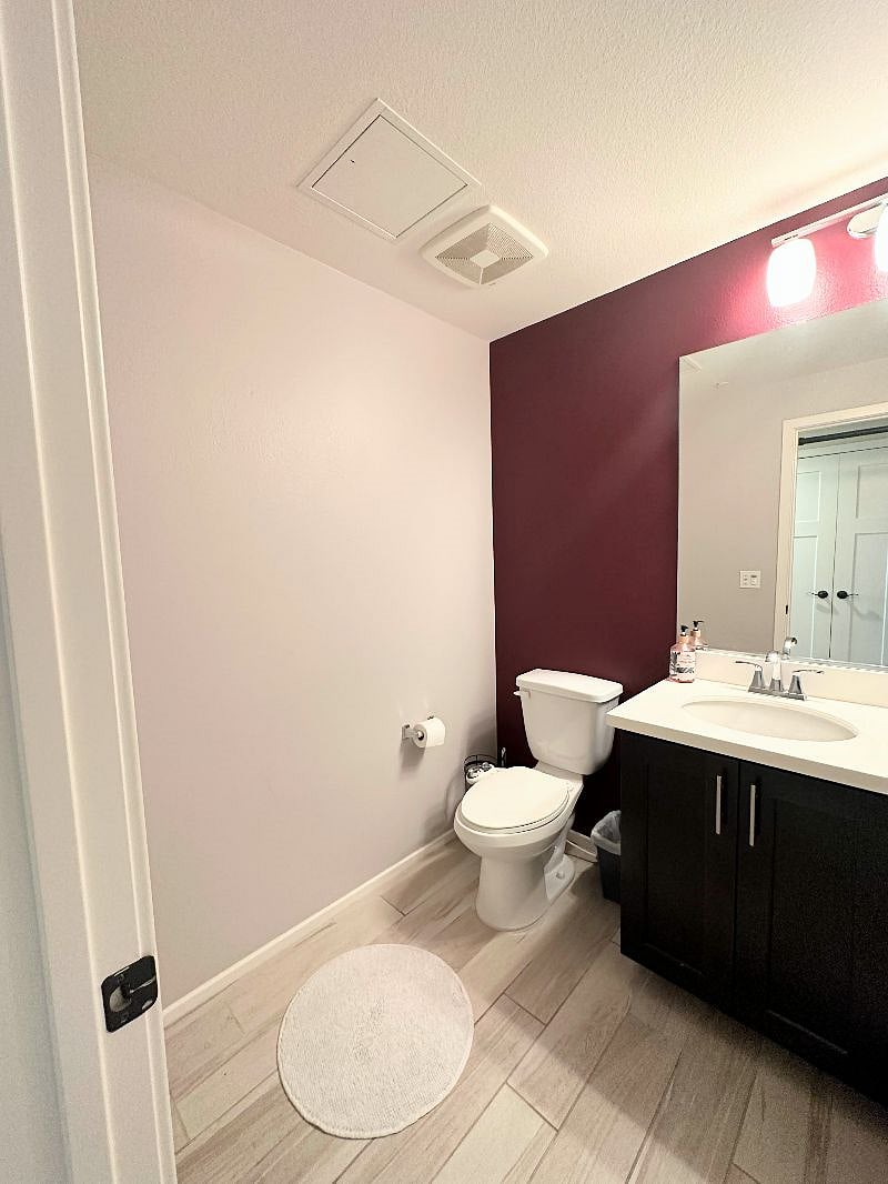 Entry 1/2 Bath