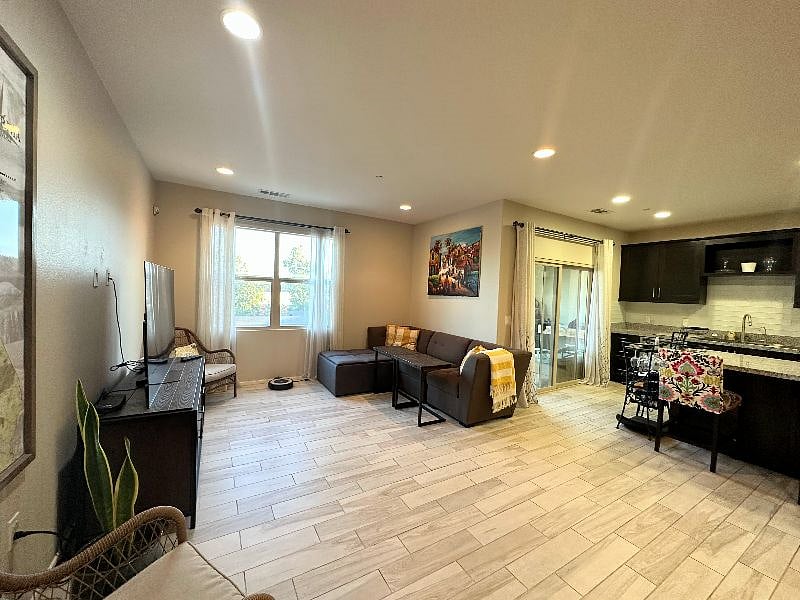 Living Room/Kitchen