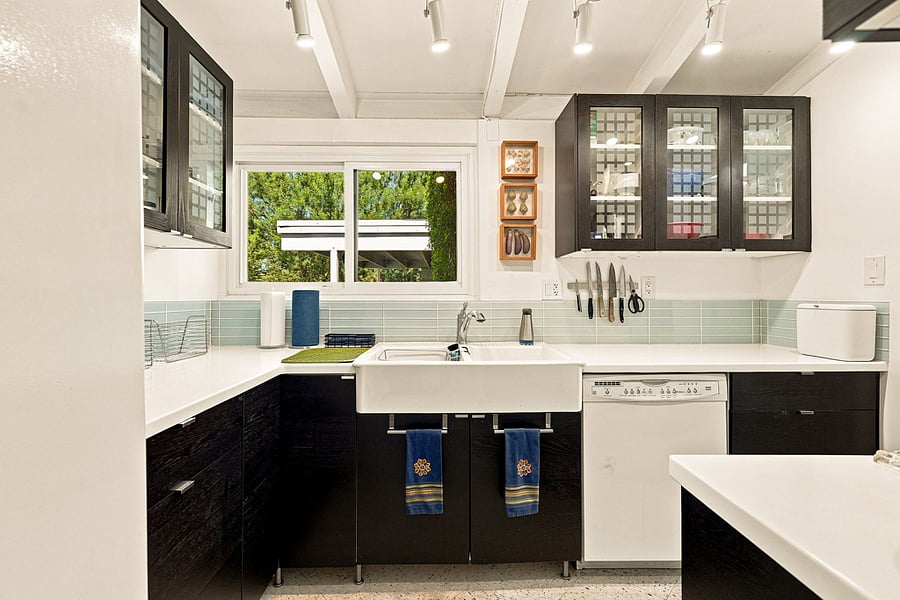 The gourmet Kitchen has all the chef tools and appliances needed.