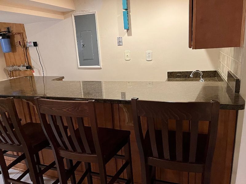 Wet Bar, dinning area