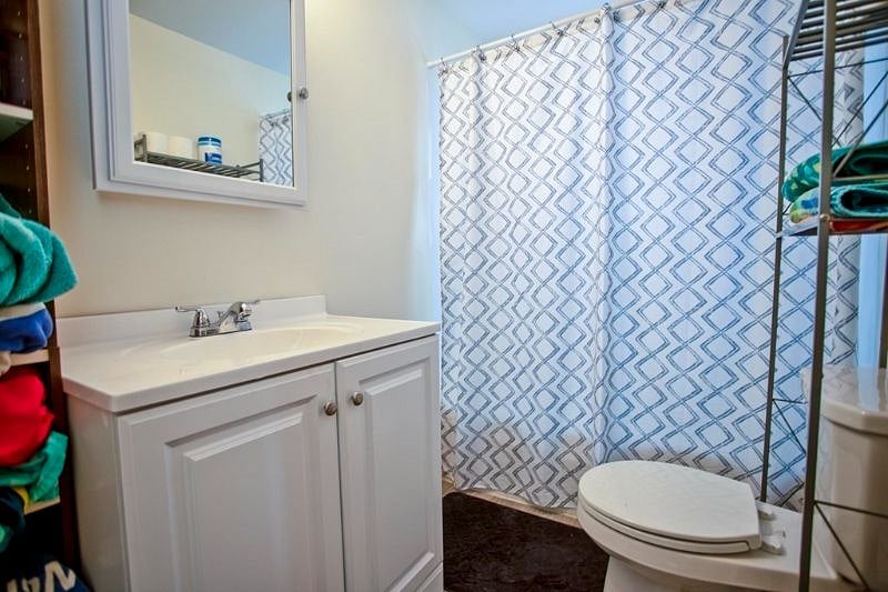 Full bath upstairs