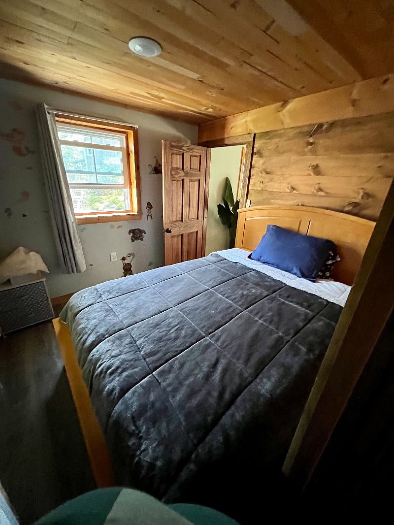 Queen bed downstairs