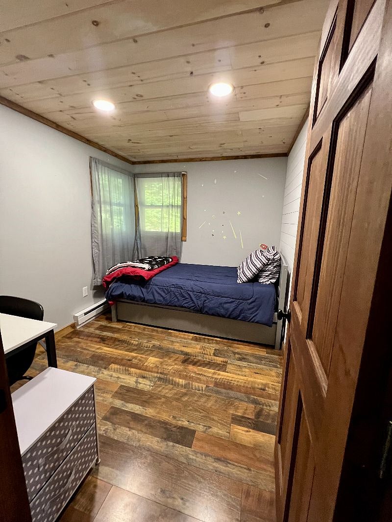 Twin bedroom upstairs with second twin bed on trundle