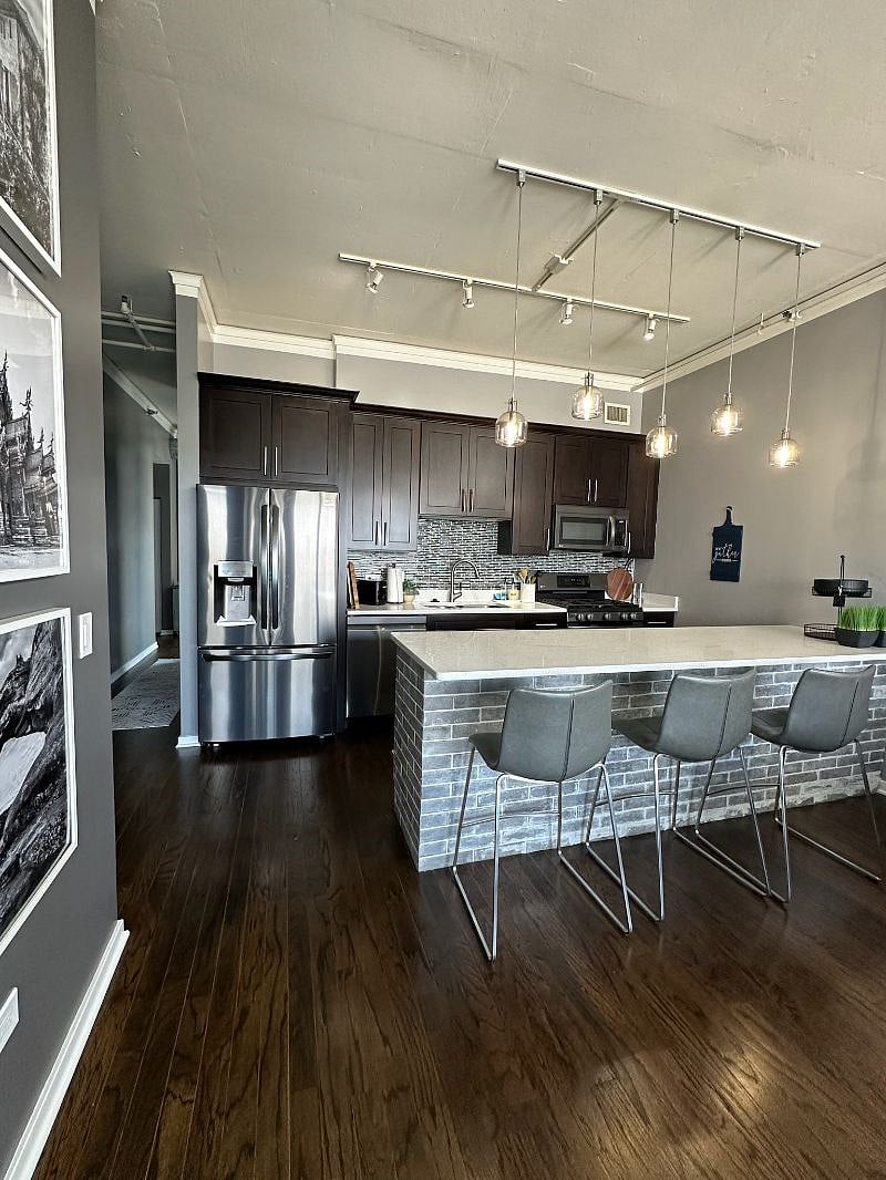 Full upgraded kitchen with new LG appliances. Gas range, ice maker, dish washer..