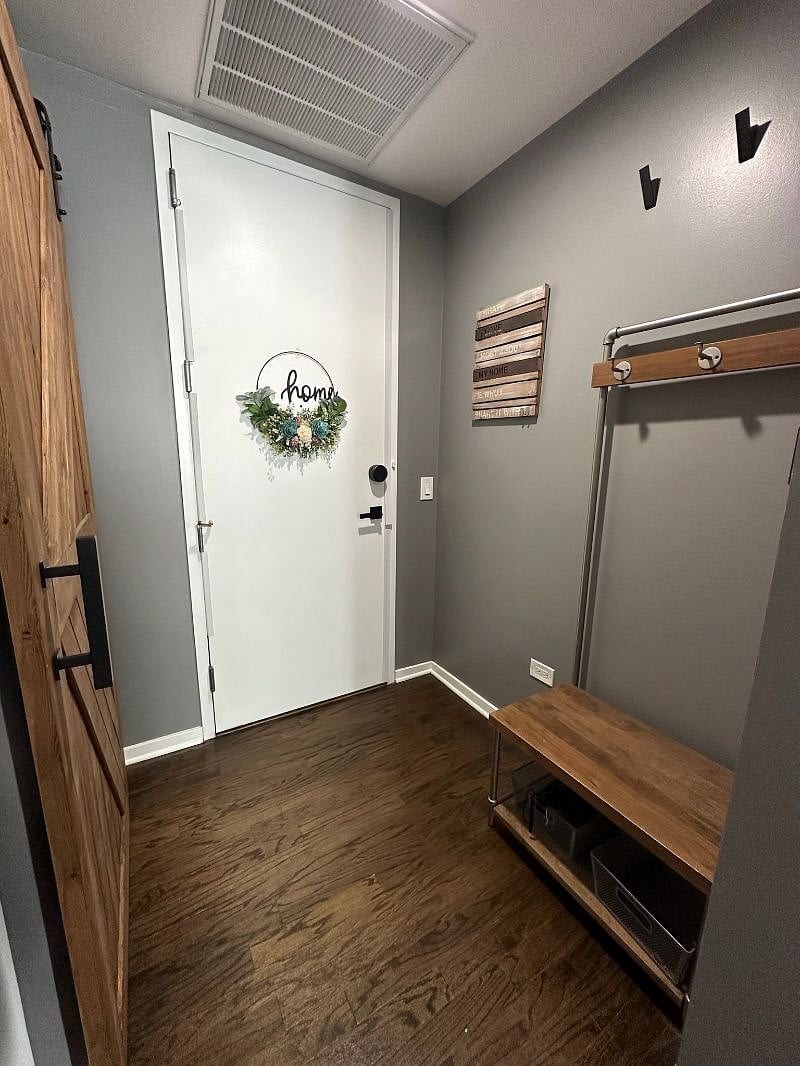 Entryway / mudroom area