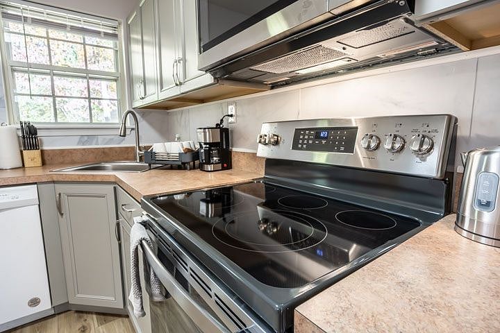 kitchen/new stove