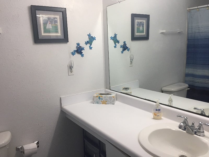 2nd bedroom bath