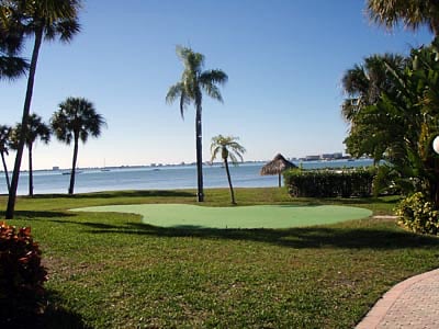 Putting green, 2-3 minute walk from your front door
